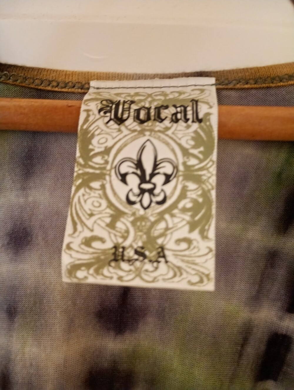 Vocal Tie-Dye Top in Olive, Gray, Black (XL)